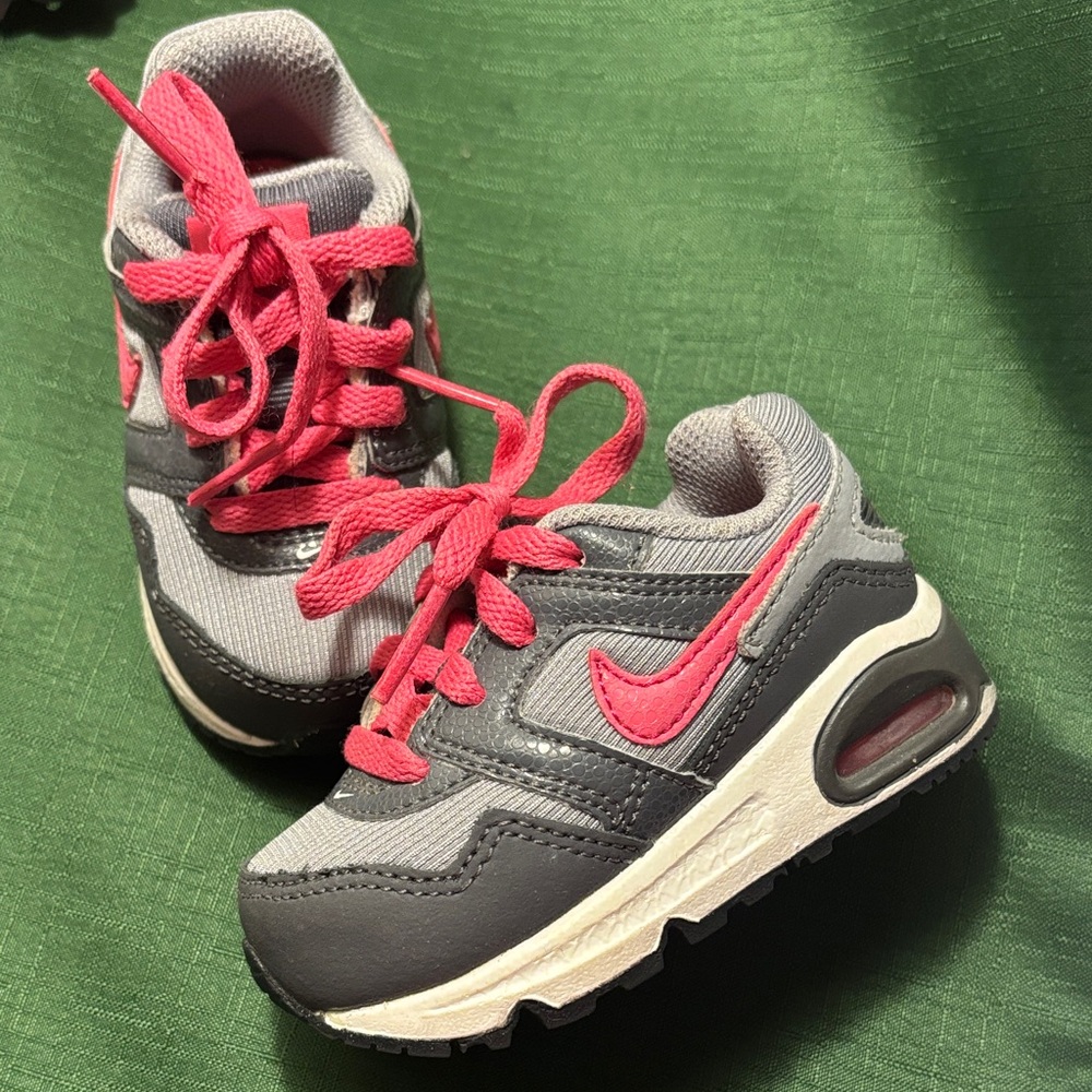 Nike Kids Sneakers in Gray and Pink